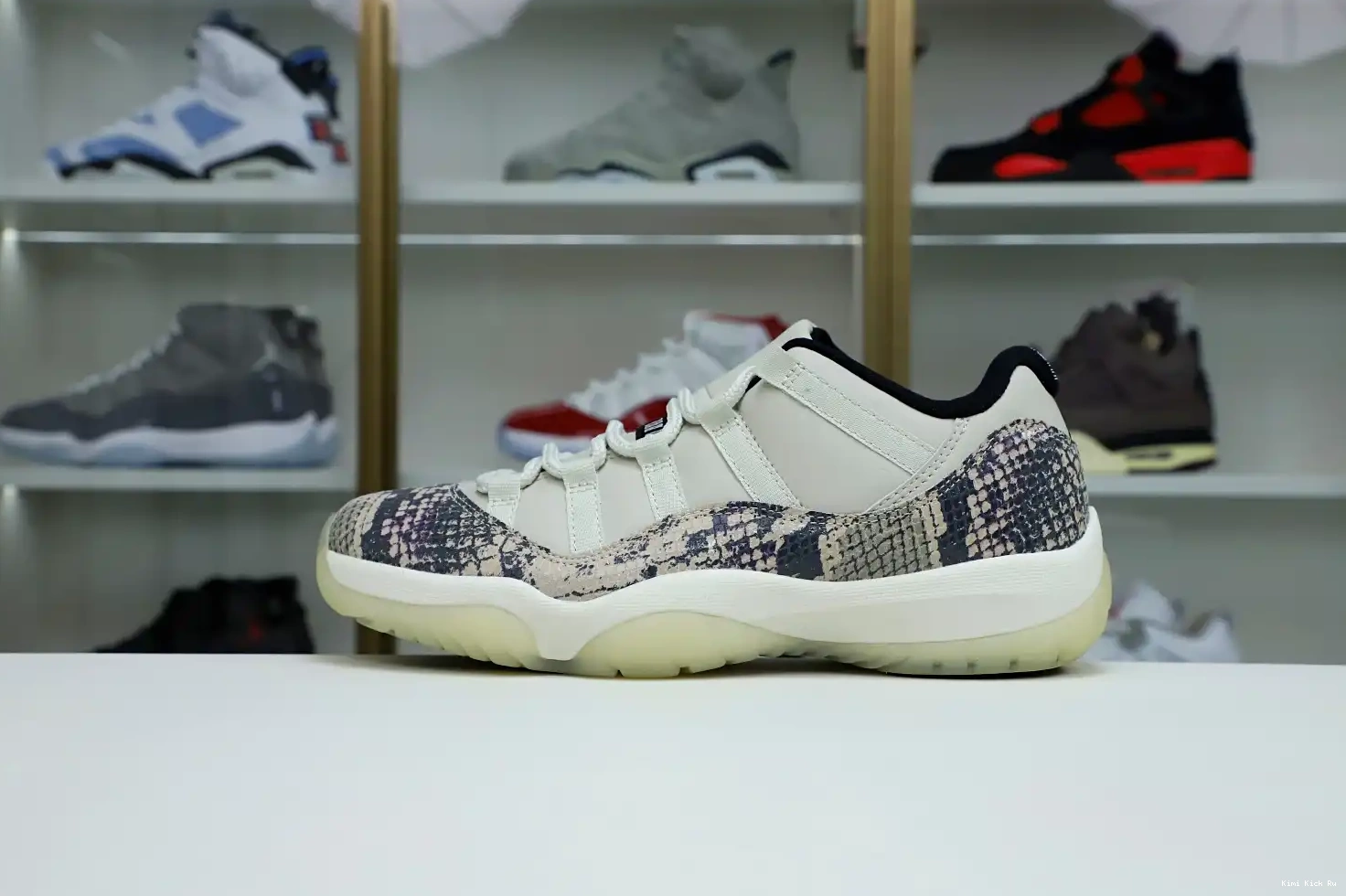 LOW Kimikick JORDAN AIR 11 SNAKESKIN LIGHT BONE 0610